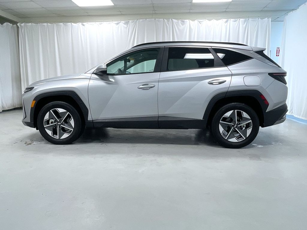 2025 Hyundai Tucson SEL Convenience photo 2