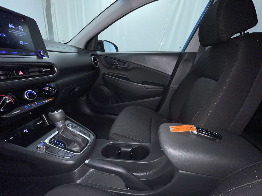 2022 Hyundai Kona SEL photo 4