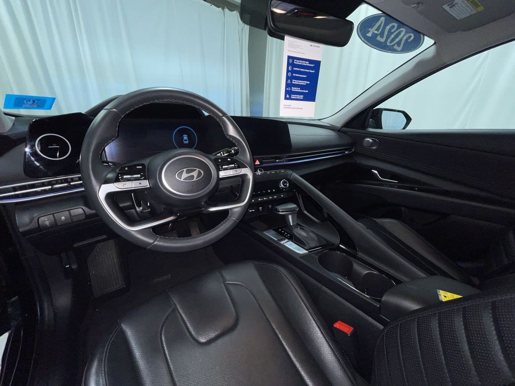 2024 Hyundai Elantra Limited photo 2
