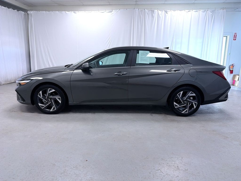 Used 2025 Hyundai Elantra SEL Convenience Sedan