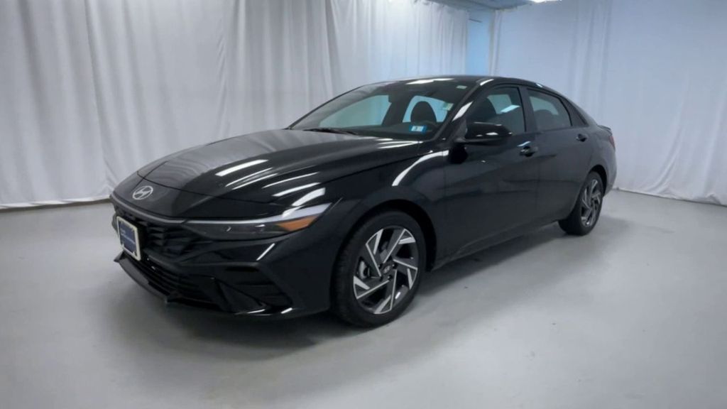 2025 Hyundai Elantra SEL Sport photo 4