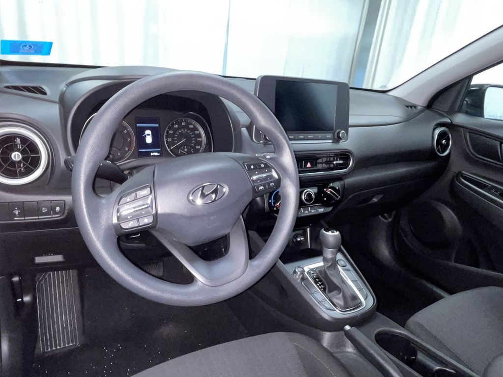 2022 Hyundai Kona SEL photo 3