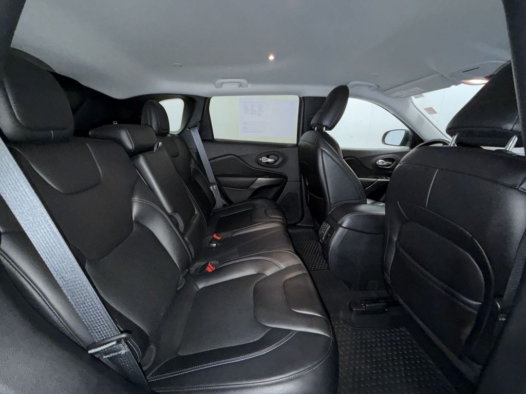2019 Jeep Cherokee Latitude Plus - Photo 7