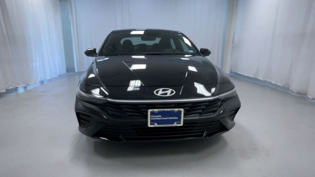 2025 Hyundai Elantra SEL Sport photo 3