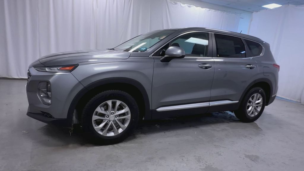 2019 Hyundai Santa Fe SE photo 4
