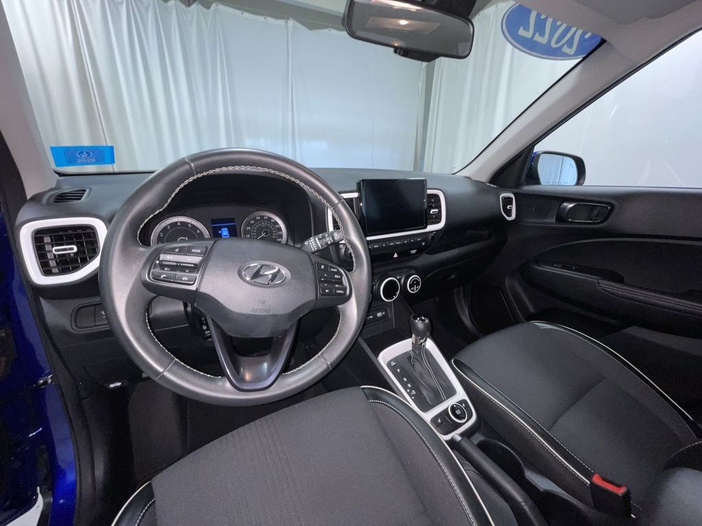 2022 Hyundai Venue SEL Limited photo 3