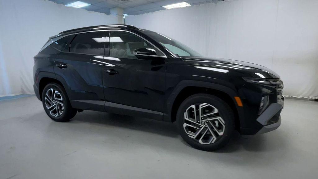 2025 Hyundai Tucson Limited photo 2