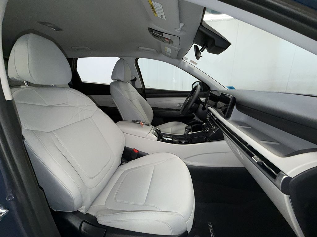 2025 Hyundai Tucson SE - Photo 5