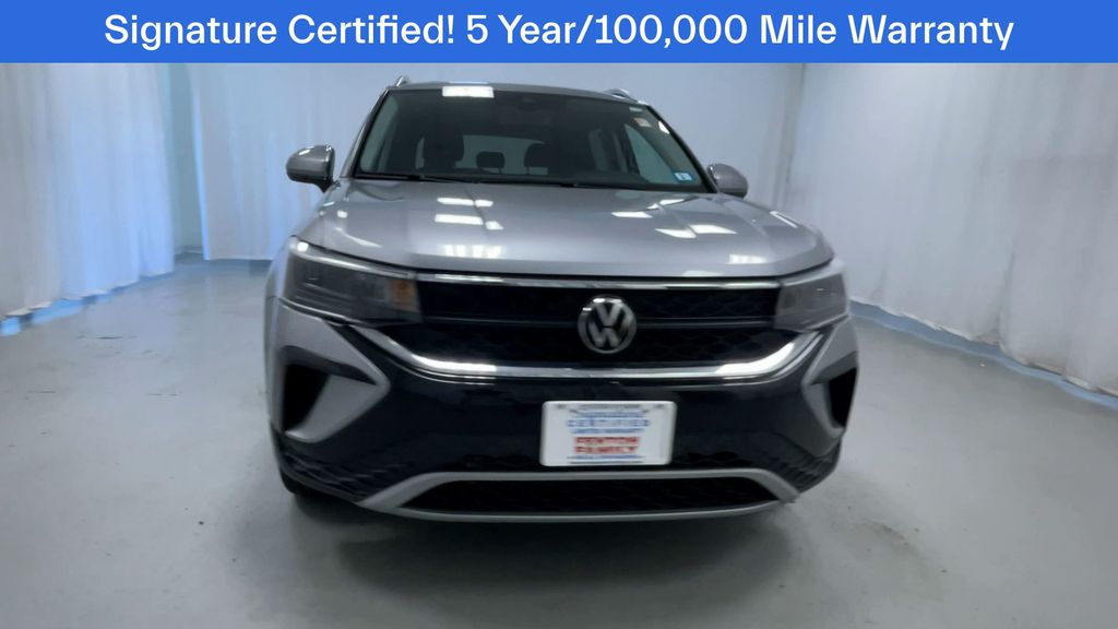 2023 Volkswagen Taos SE photo 2