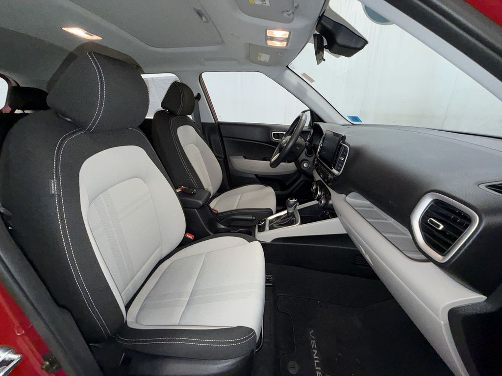 2023 Hyundai Venue SEL - Photo 17