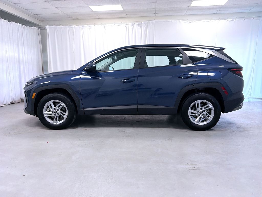 2025 Hyundai Tucson SE - Photo 2