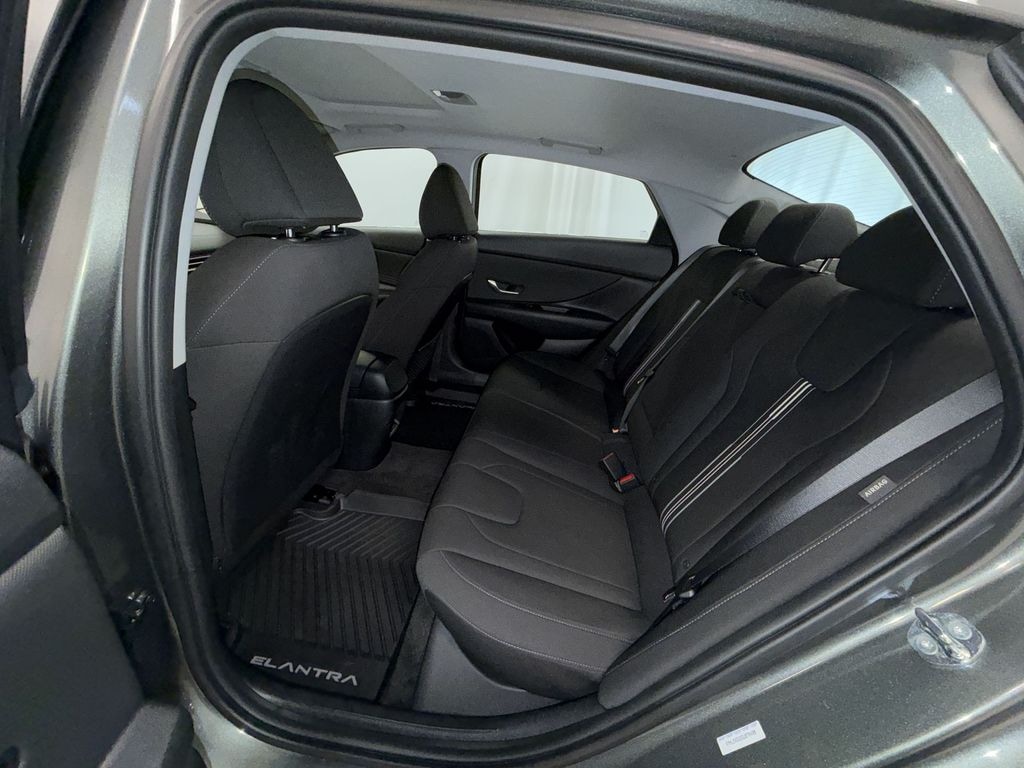 Used 2025 Hyundai Elantra SEL Convenience Sedan