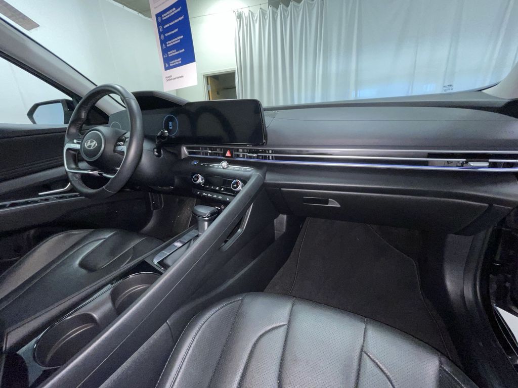 2024 Hyundai Elantra Limited photo 4