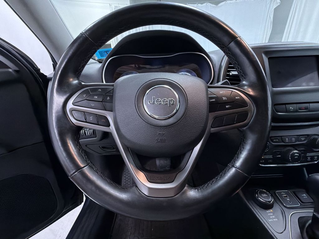2019 Jeep Cherokee Latitude Plus - Photo 6