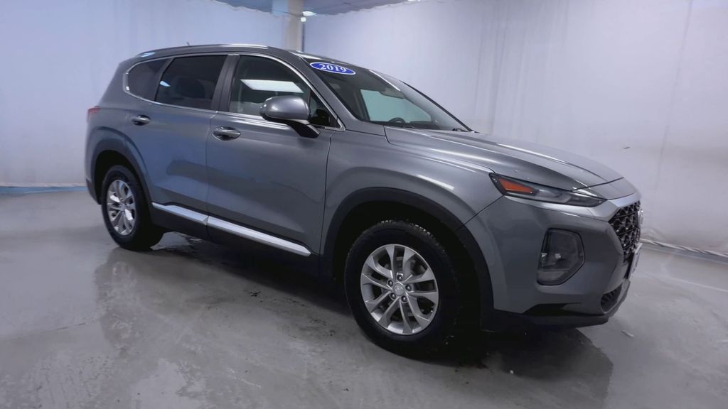 2019 Hyundai Santa Fe SE photo 2