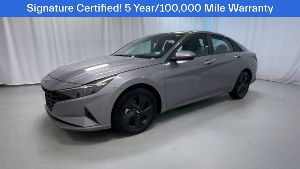 2022 Hyundai Elantra SEL photo 4