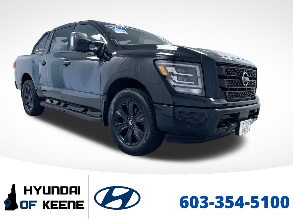 2023 Nissan Titan SV's photo