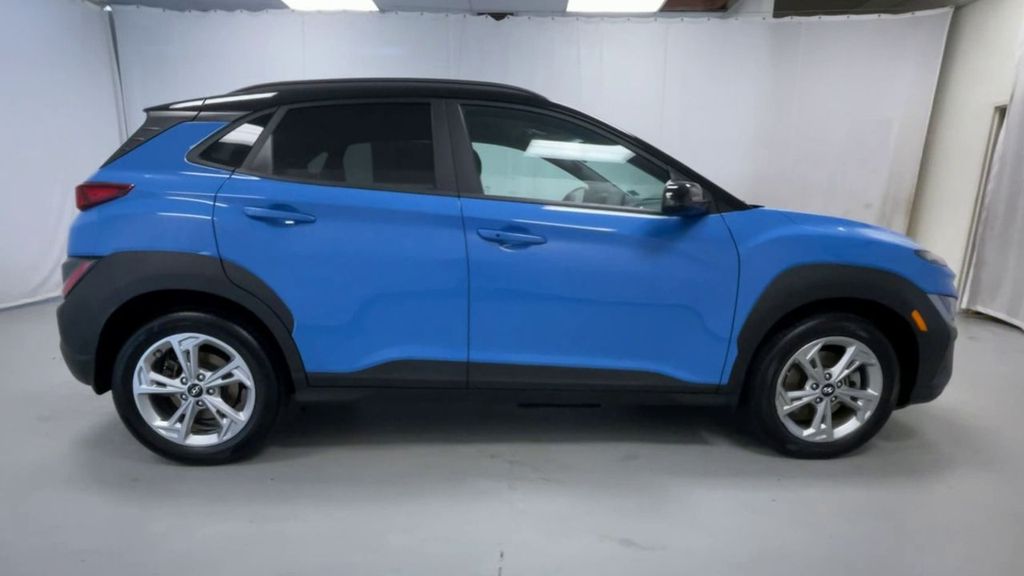 2022 Hyundai Kona SEL photo 2