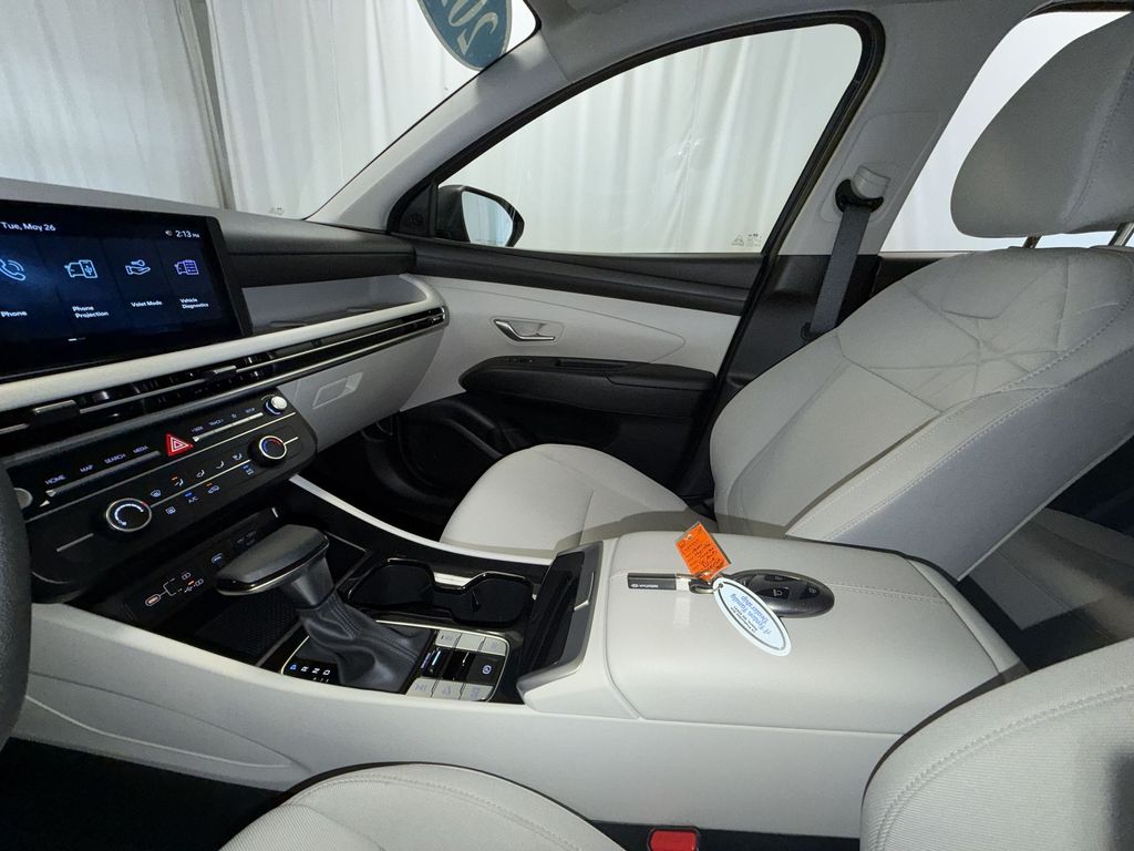 2025 Hyundai Tucson SE - Photo 8