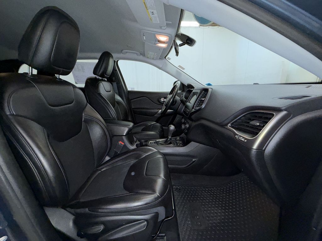 2019 Jeep Cherokee Latitude Plus - Photo 8