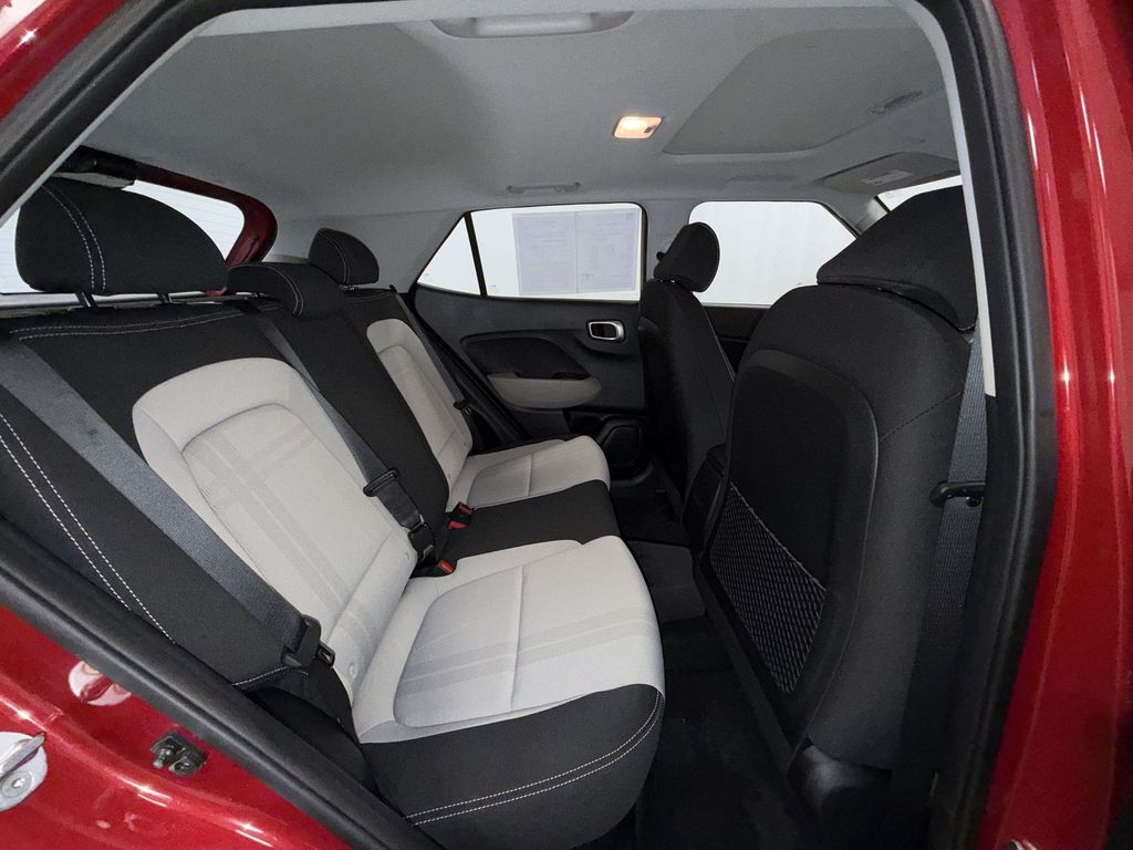 2023 Hyundai Venue SEL - Photo 16