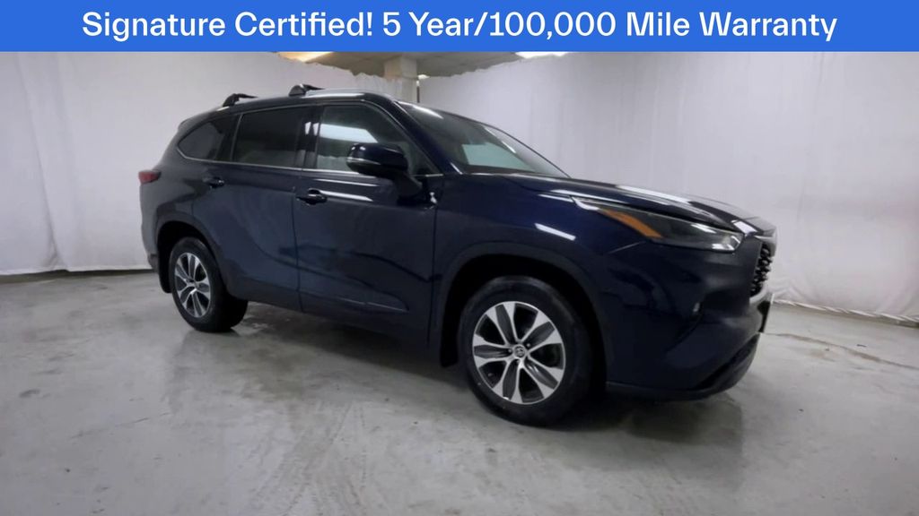 Used 2022 Toyota Highlander XLE with VIN 5TDGZRBH7NS227850 for sale in Keene, NH