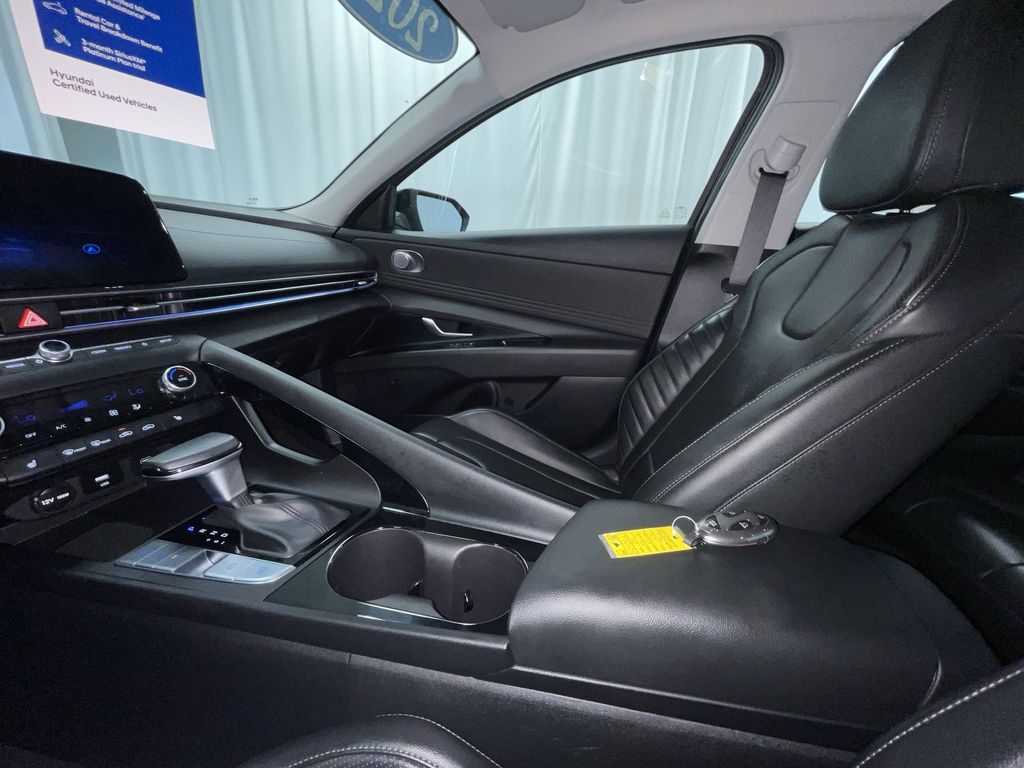 2024 Hyundai Elantra Limited photo 3