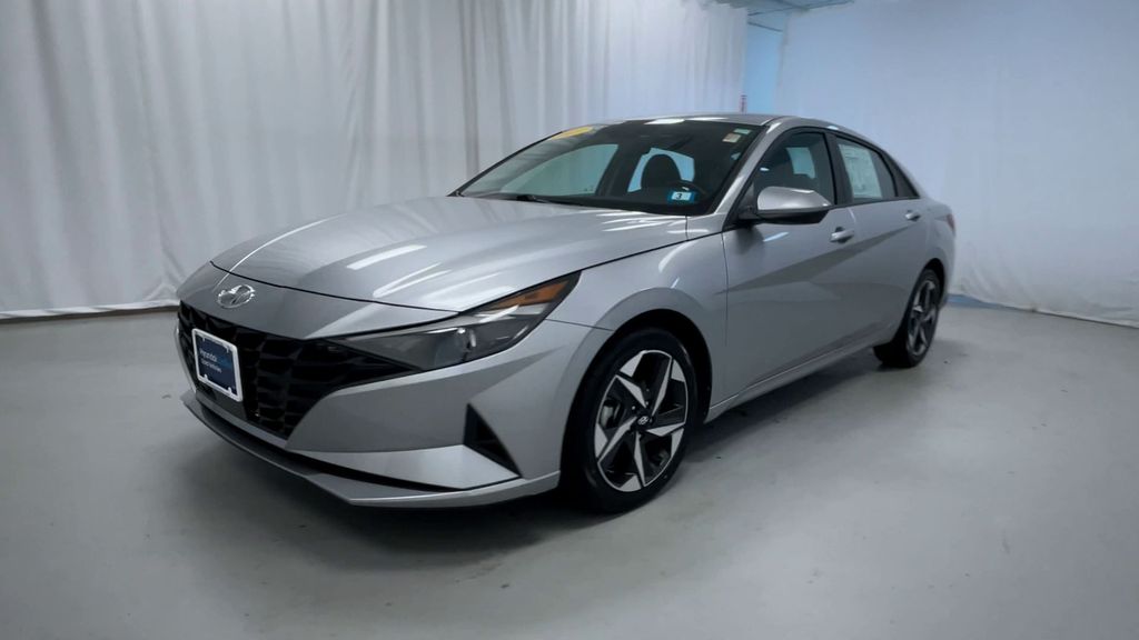 2023 Hyundai Elantra SEL Convenience photo 4
