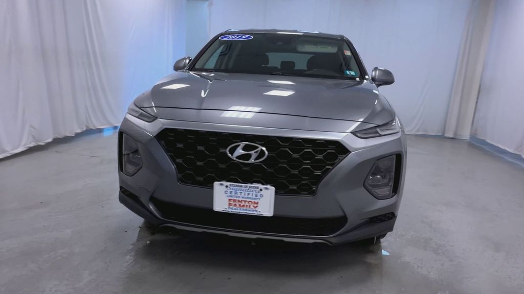 2019 Hyundai Santa Fe SE photo 3
