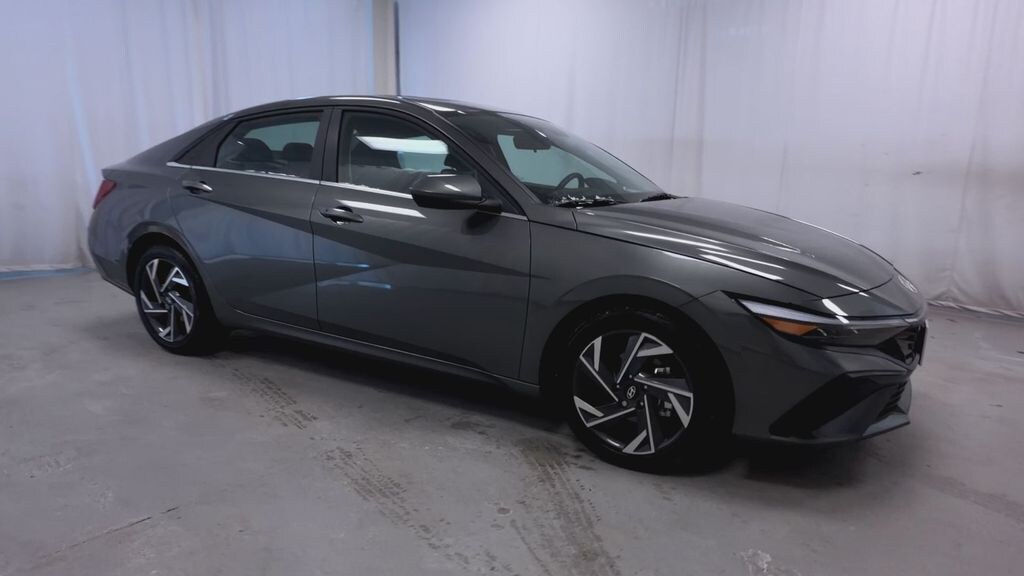 Used 2025 Hyundai Elantra SEL Convenience Sedan