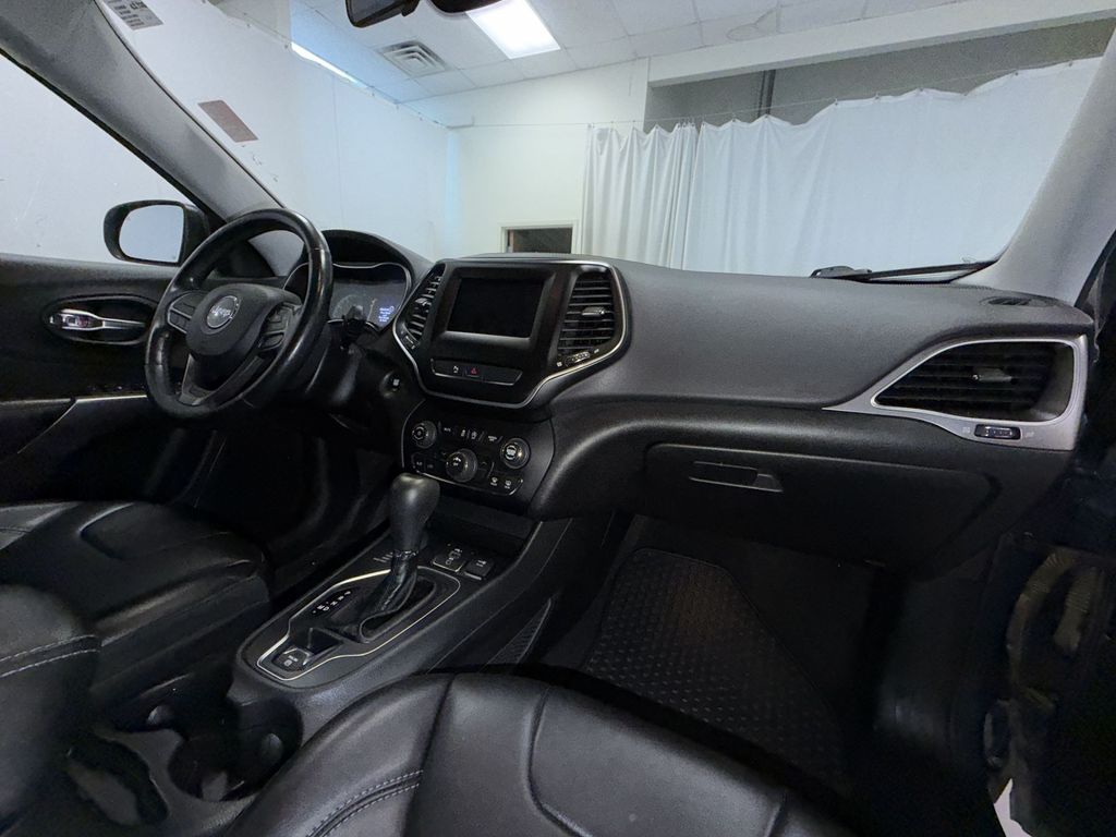 2019 Jeep Cherokee Latitude Plus - Photo 9