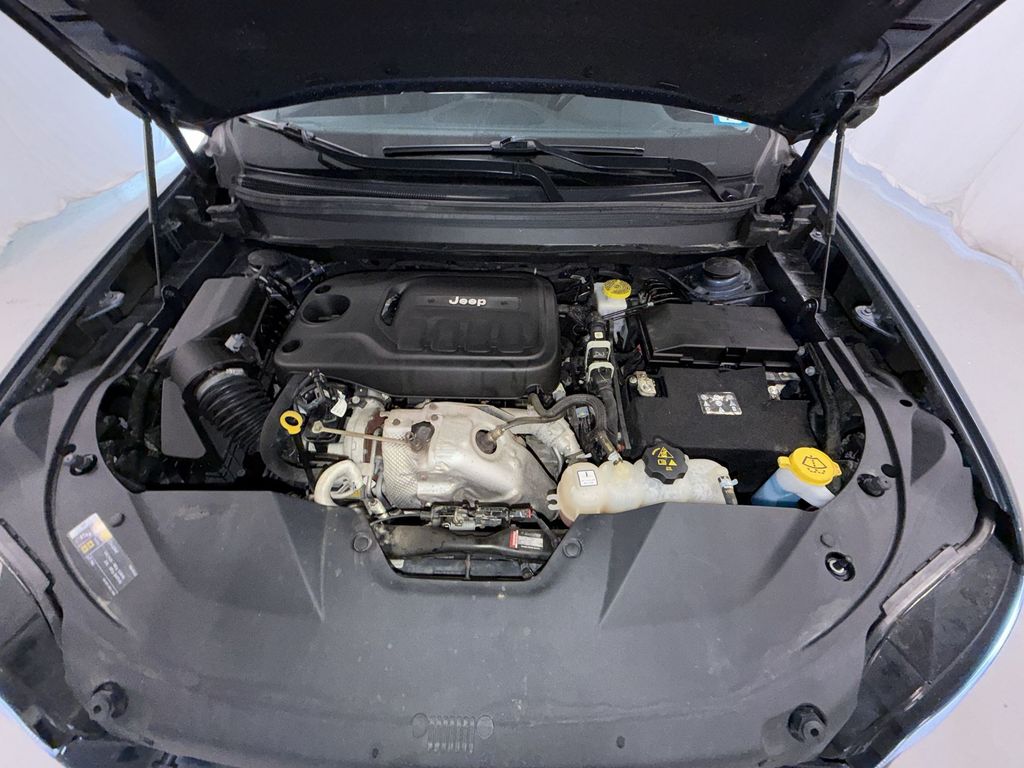 2019 Jeep Cherokee Latitude Plus - Photo 12