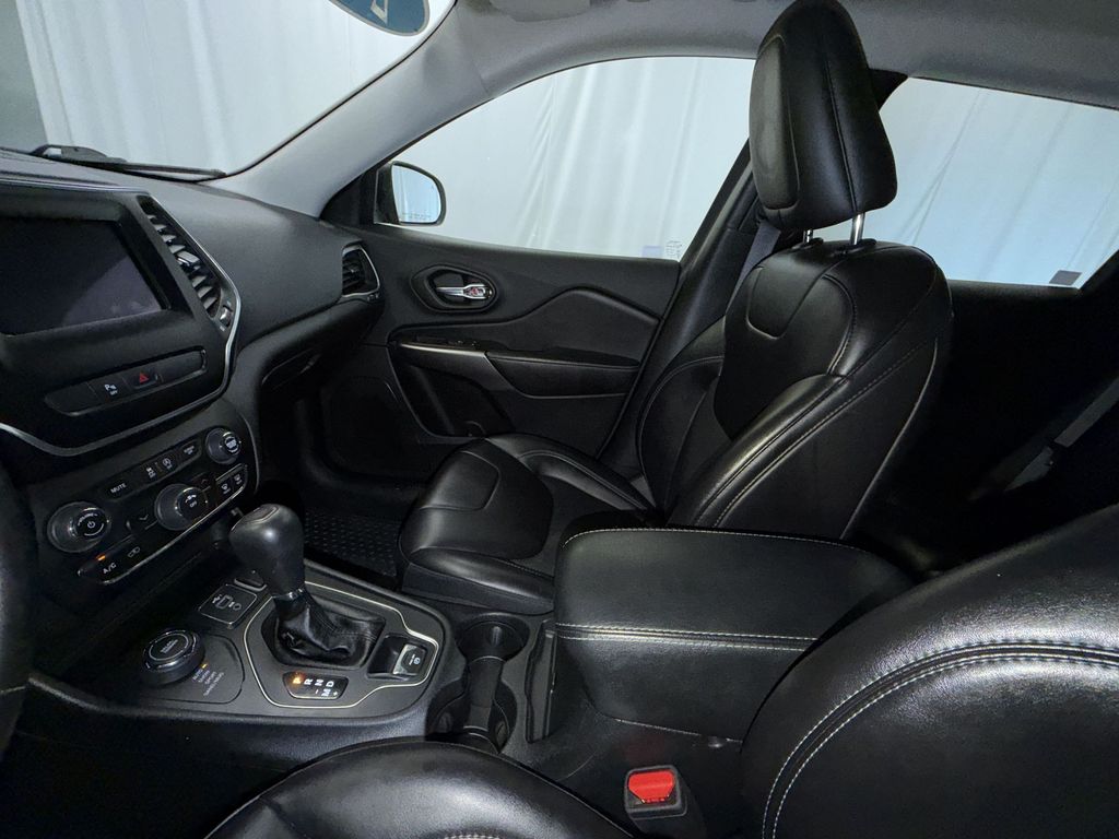 2019 Jeep Cherokee Latitude Plus - Photo 16