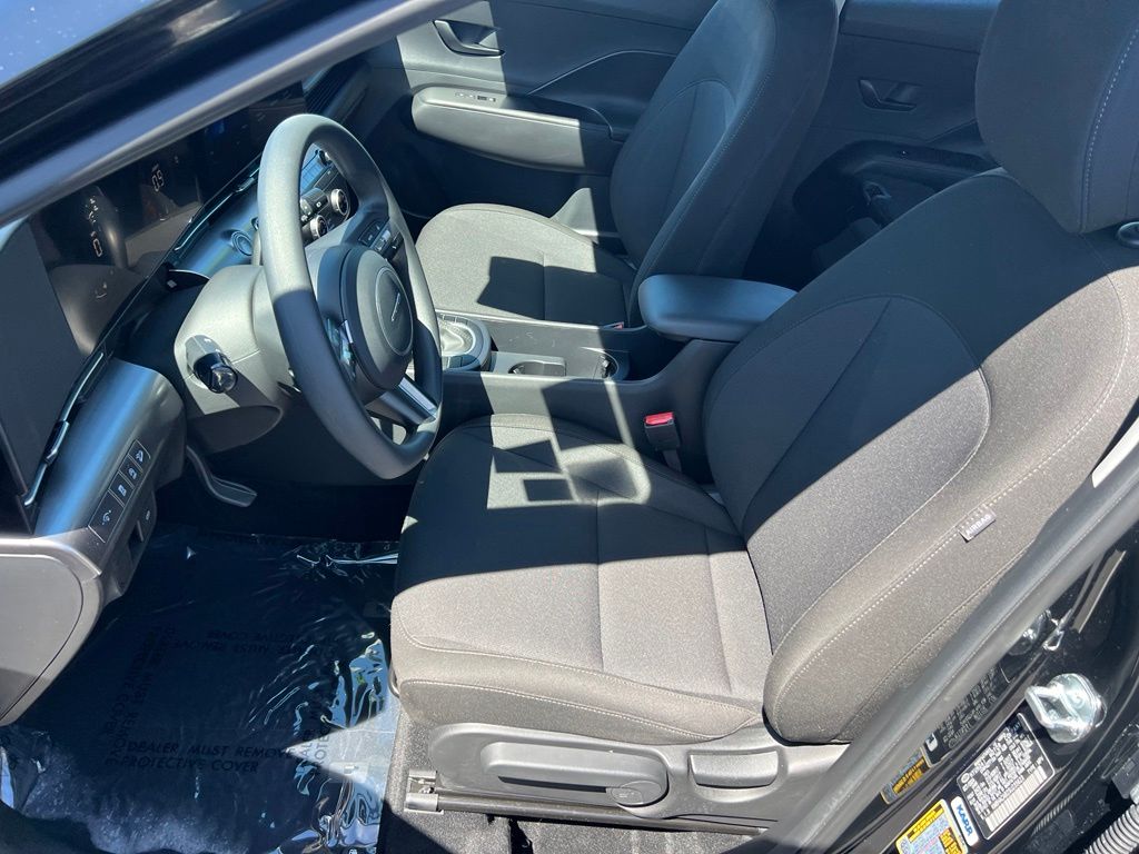 2025 Hyundai Kona SE - Photo 13
