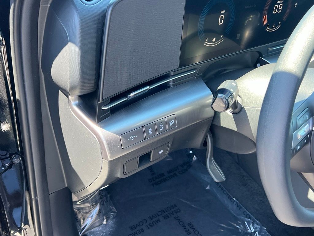 2025 Hyundai Kona SE - Photo 15