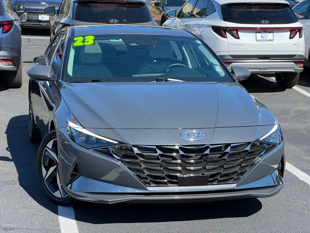 2023 Hyundai Elantra 1.6 HEV Limited DCT's photo