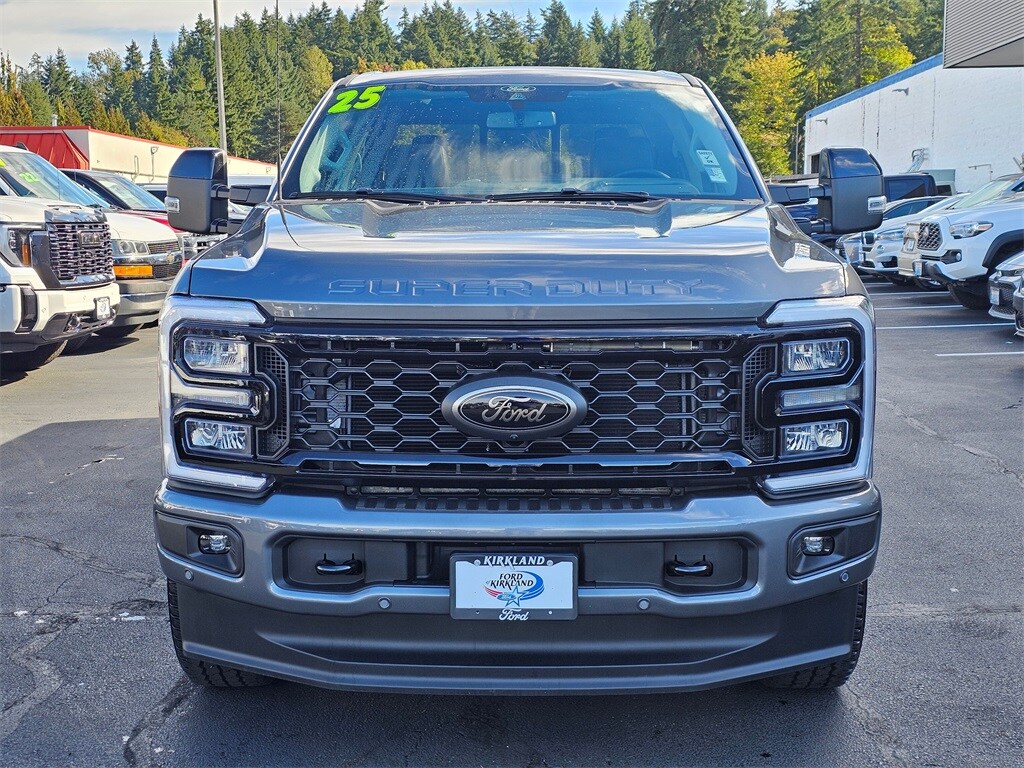 2025 Ford F-350 Lariat photo 2