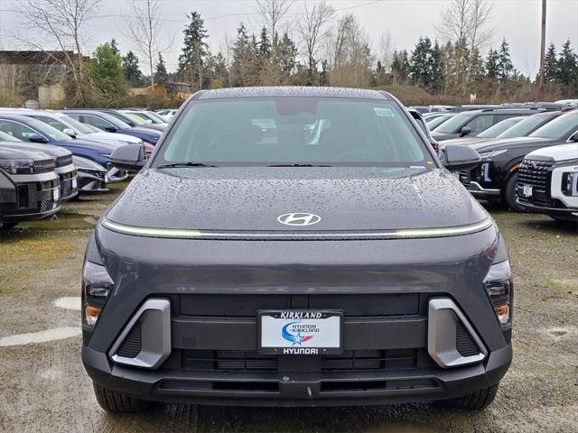 2025 Hyundai Kona SE photo 2