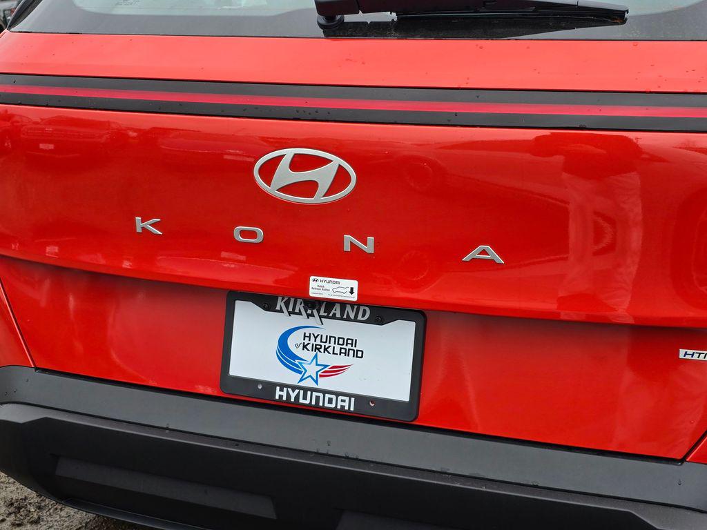 2025 Hyundai Kona SE - Photo 13