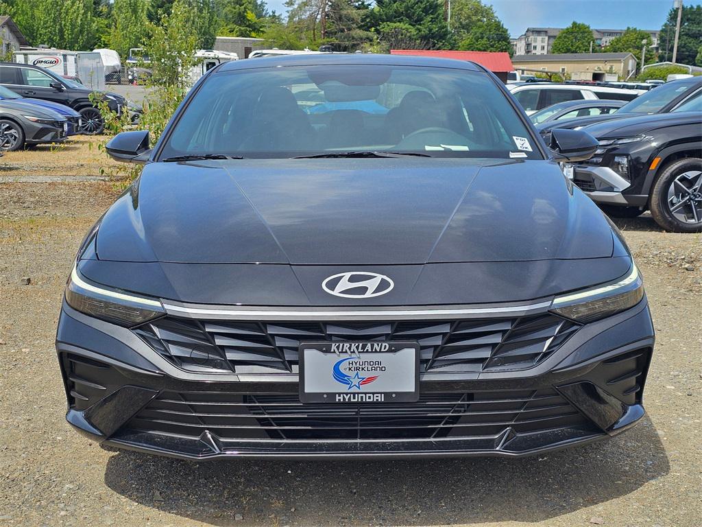 2025 Hyundai Elantra SEL Sport photo 2