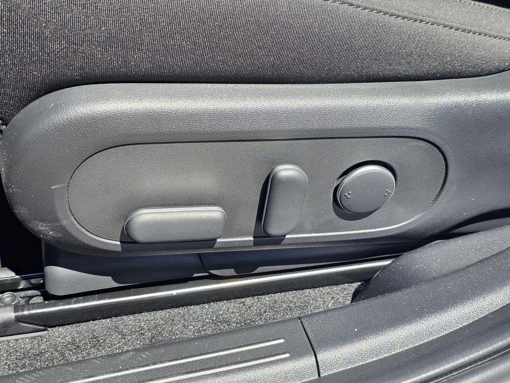 2025 Hyundai IONIQ 5 SE - Photo 22