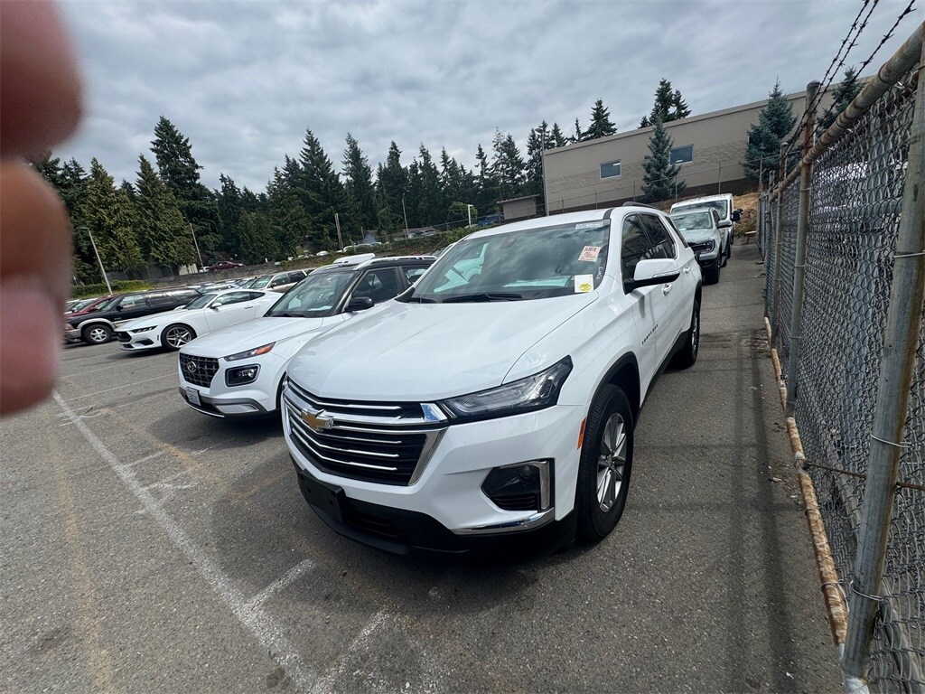 2023 Chevrolet Traverse photo 2