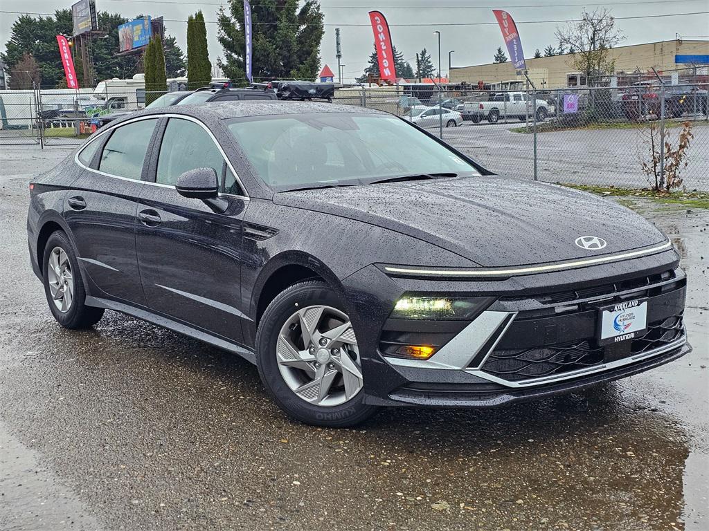 2026 Hyundai Sonata SE's photo