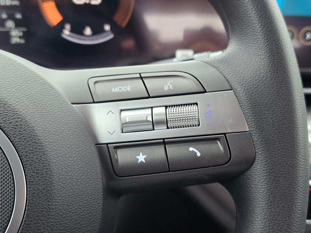 2025 Hyundai Kona SE - Photo 25