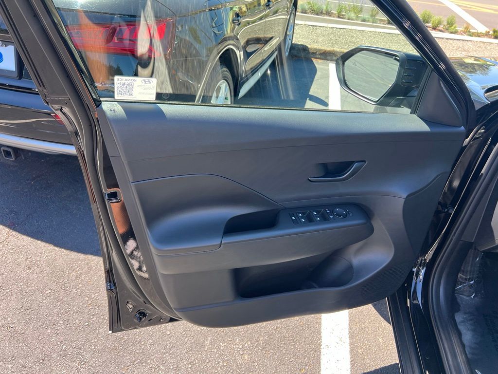 2025 Hyundai Kona SE - Photo 11