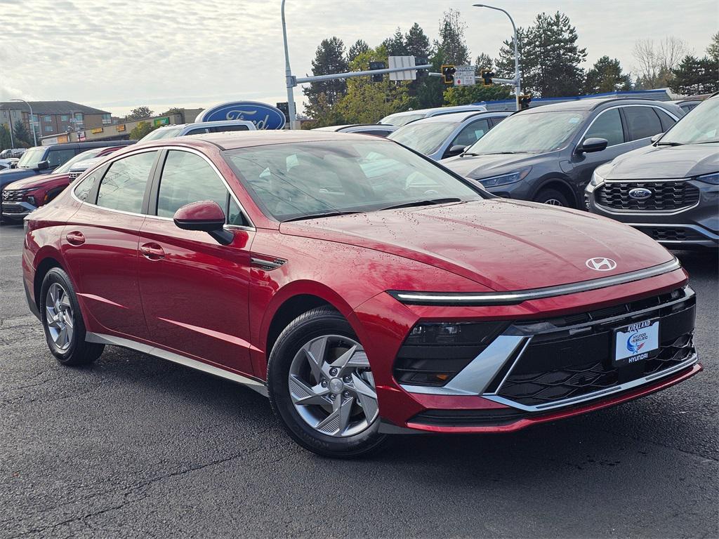 2026 Hyundai Sonata SE's photo
