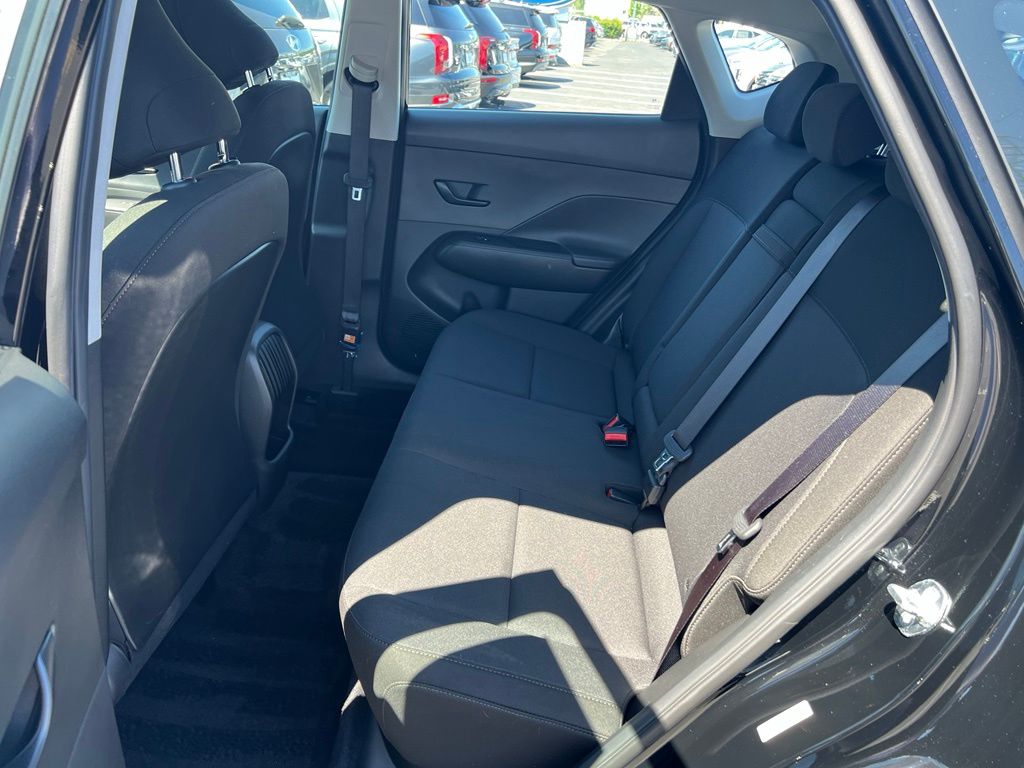 2025 Hyundai Kona SE - Photo 17