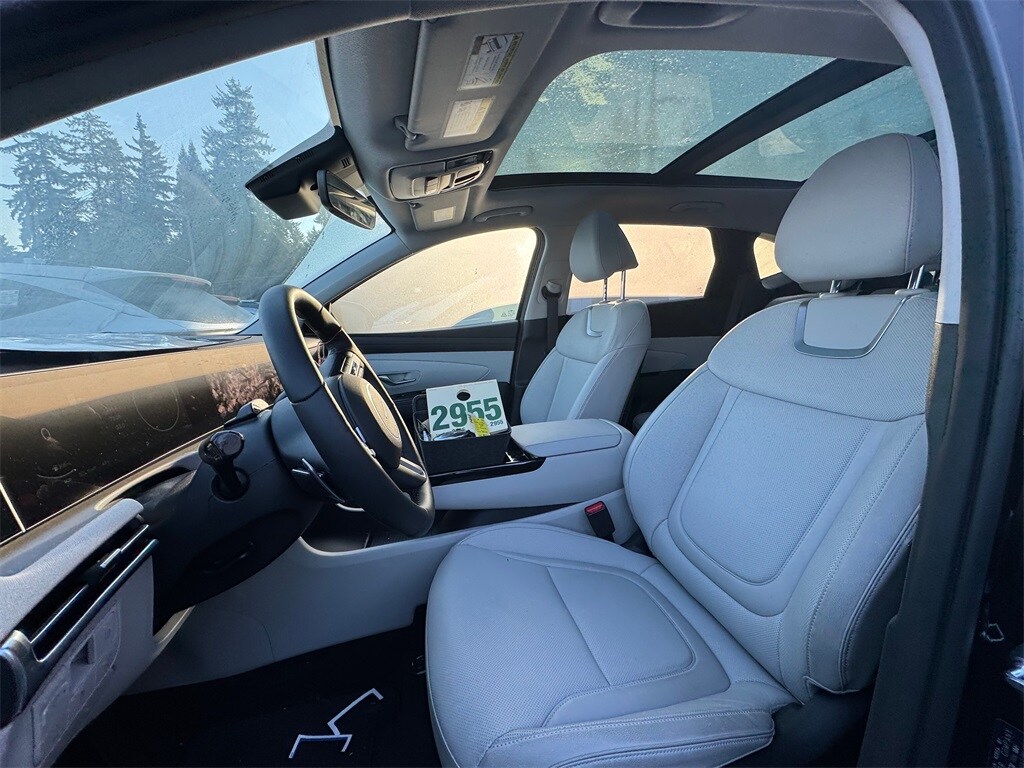 2025 Hyundai Tucson Hybrid Limited photo 2