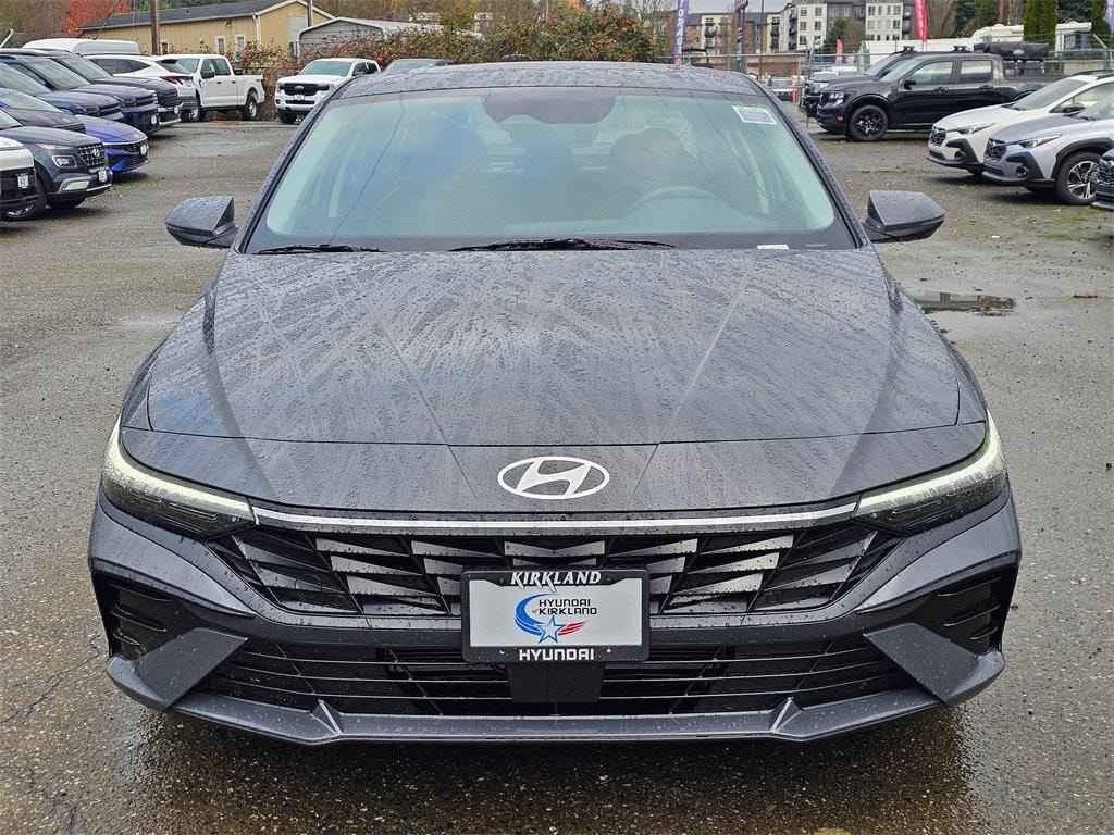 New 2025 Hyundai Elantra Limited Sedan