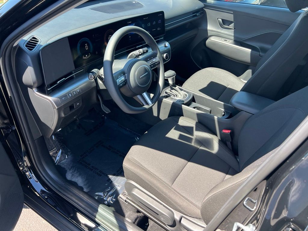 2025 Hyundai Kona SE - Photo 12
